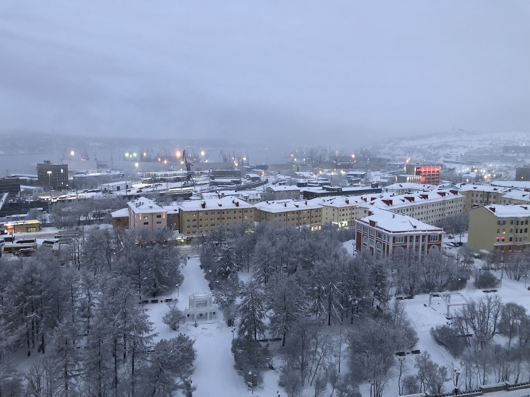Вид на Мурманск из гостиницы Азимут
